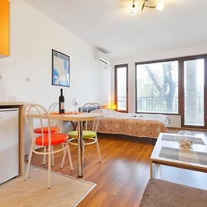 https://studio-larina.sozopol-hotels.com