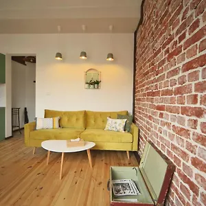 https://the-flyingtheatre-suites.plovdiv-hotels.com